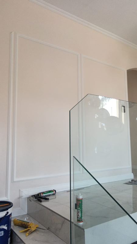 Frameless glass balustrade installed to a staircase