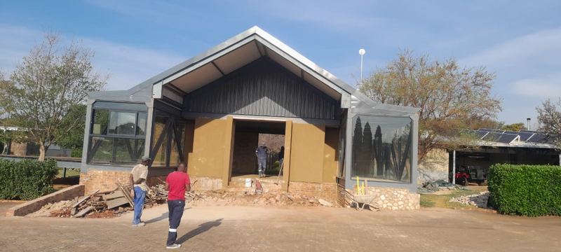 Plastering the front elevation of a steel and glass clubhouse